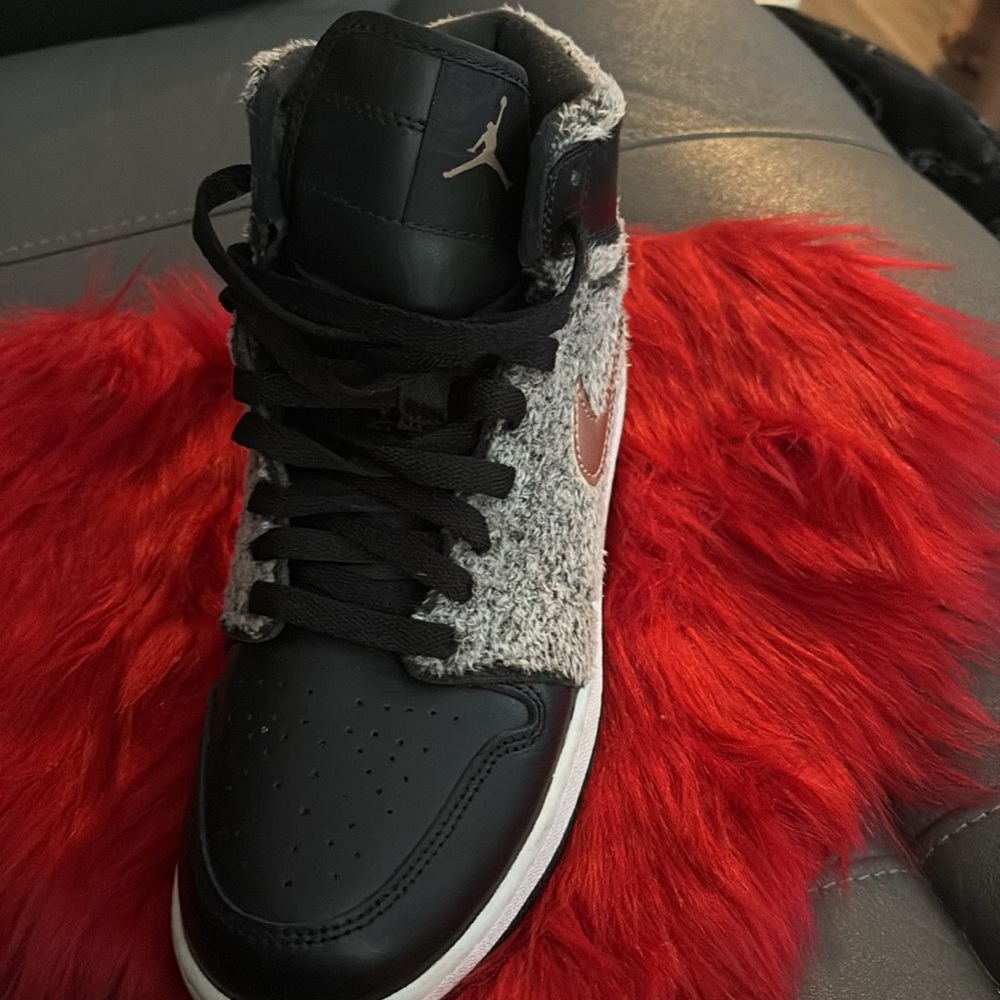 Jordan 1 - Picture 2 of 5